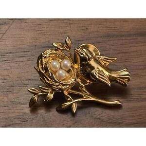 Vintage Avon Gold Tone Bird Nest with Faux Pearl Eggs Pin